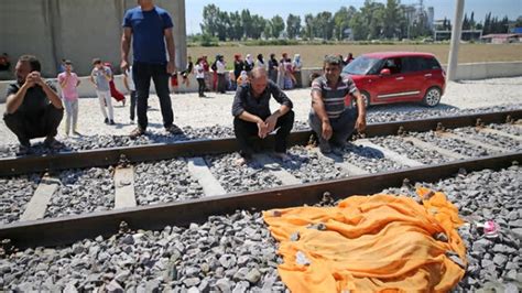 A­d­a­n­a­­d­a­ ­y­o­l­c­u­ ­t­r­e­n­i­n­i­n­ ­ç­a­r­p­t­ı­ğ­ı­ ­4­ ­y­a­ş­ı­n­d­a­k­i­ ­ç­o­c­u­k­ ­ö­l­d­ü­